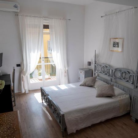 Beautiful Floral Apartment On Navigli Milan Luaran gambar