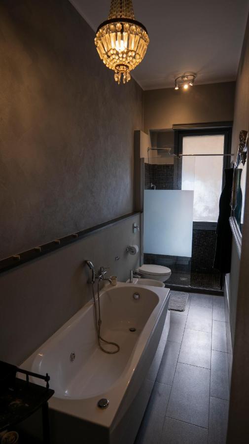 Beautiful Floral Apartment On Navigli Milan Luaran gambar